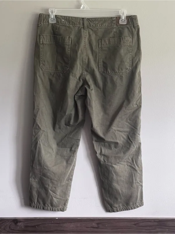 American Eagle Distressed Olive Green Women’s Pants Size 14 short - Image 2