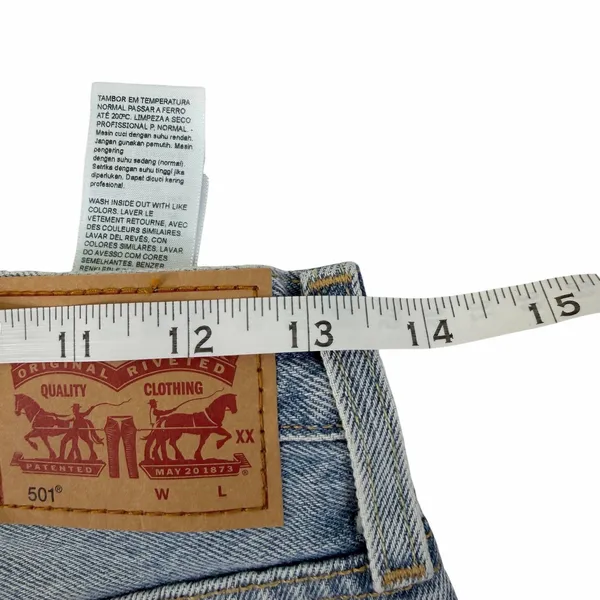 New Levi’s 501 Original High Rise Light Wash Denim Shorts Raw Hem Size 26 - Image 5