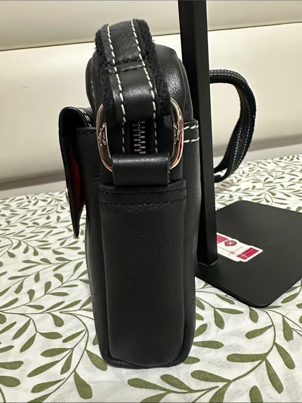 Longchamp Black Leather Shoulder Bag with Contrast Stitching - Image 6