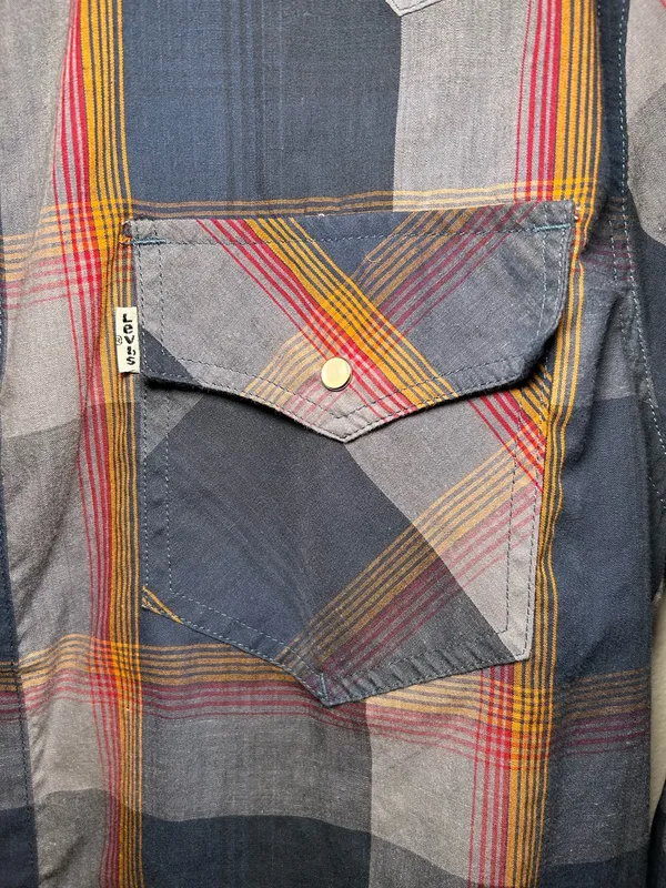 Levi’s Strauss & Co Flannel Men’s Shirt - Image 4