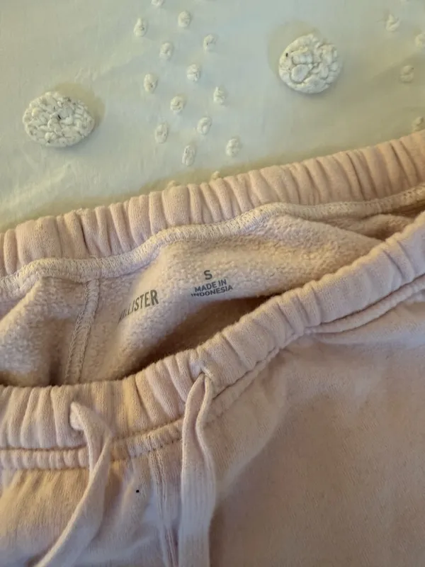 Hollister pink sweatpants - Image 3