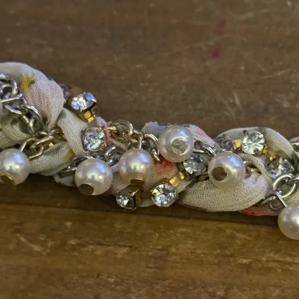 Pearls and rhinestones floral braided ribbon pendant necklace - Image 4
