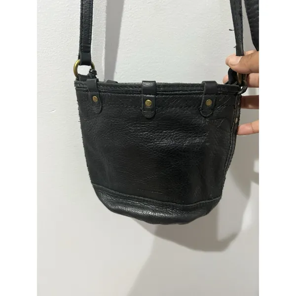 Lucky Brand Black Leather Crossbody Bag Purse Adjustable Strap‎ Charm W - Image 5