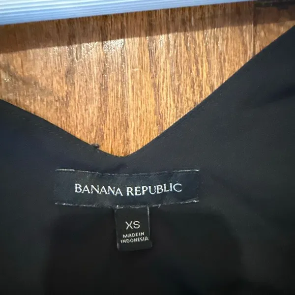 Banana Republic black classic strappy tank size xs - Image 4
