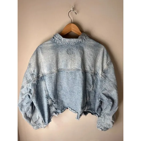 Wild Fable Light Wash Cropped Distressed Denim Jacket XL - Image 4