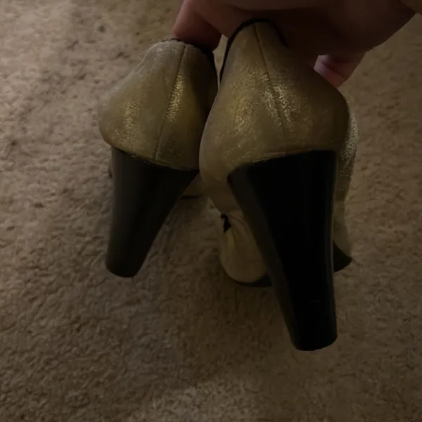 Dkny gold pavlova metallic heels 8‎ - Image 5