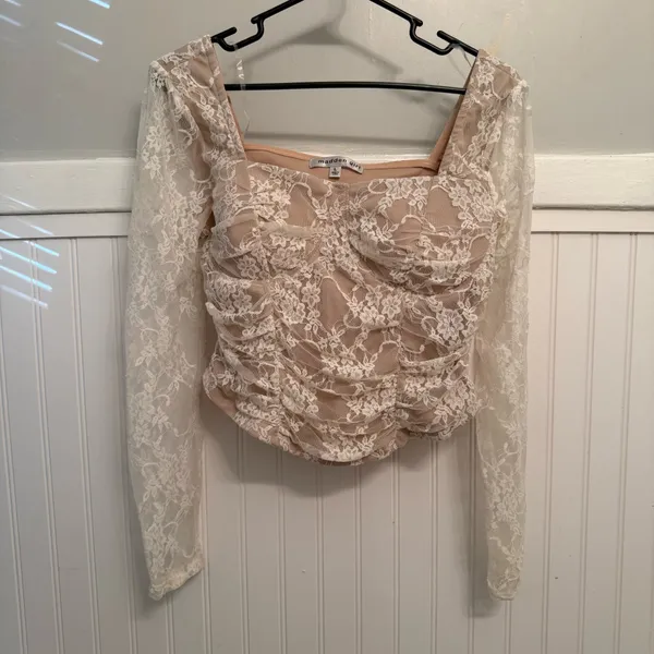Madden Girl Lace Nude Lining Long Sleeve Top - Image 4