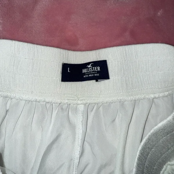 Hollister New‎ Short Flowy Size Large - Image 3