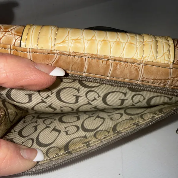 Vintage Guess Tan‎ & White Embossed Leather trifold wallet - Image 6