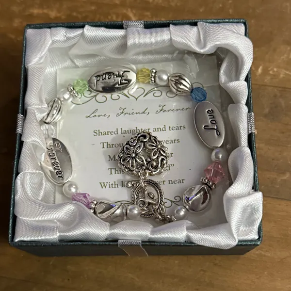 Love, Friend, Forever beaded heart charm bracelet - Image 4