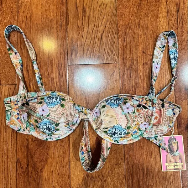 Strawberry Milk Mob Dusk Top NWT Size Large - Image 2