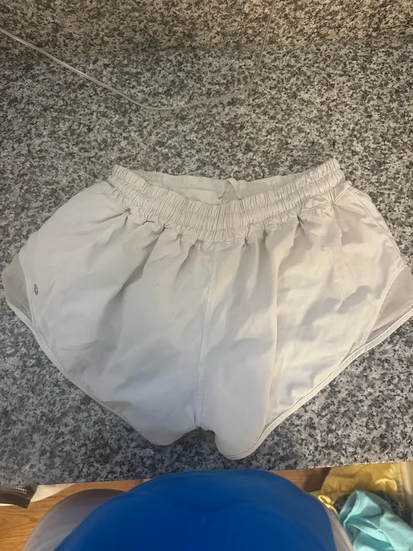 Lululemon Hotty Shorts 2.5" - Image 2