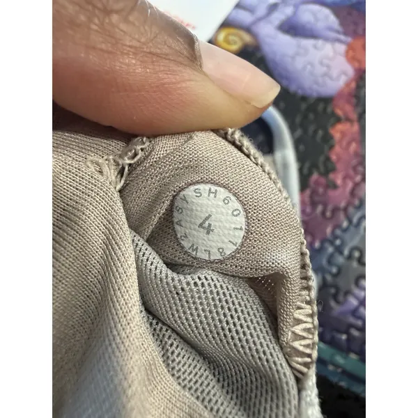 Lululemon Sports Bra Womens 4 Gray Flow Y Bra Strappy Yoga Activewear Workout - Image 5