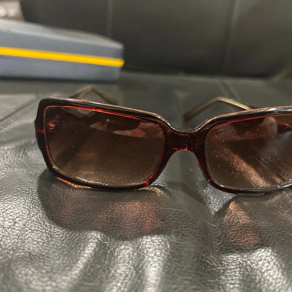 Guess Stylish Brown Sunglasses - Image 7