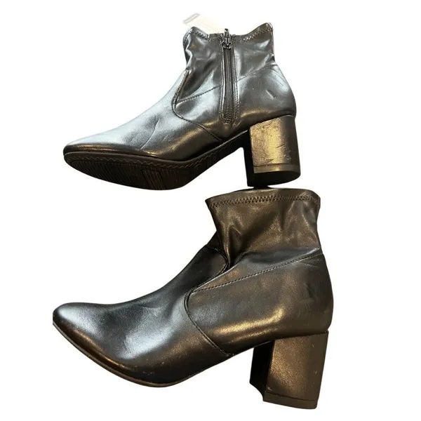 TIME and TRU black ankle Boots Size 6 - Image 3