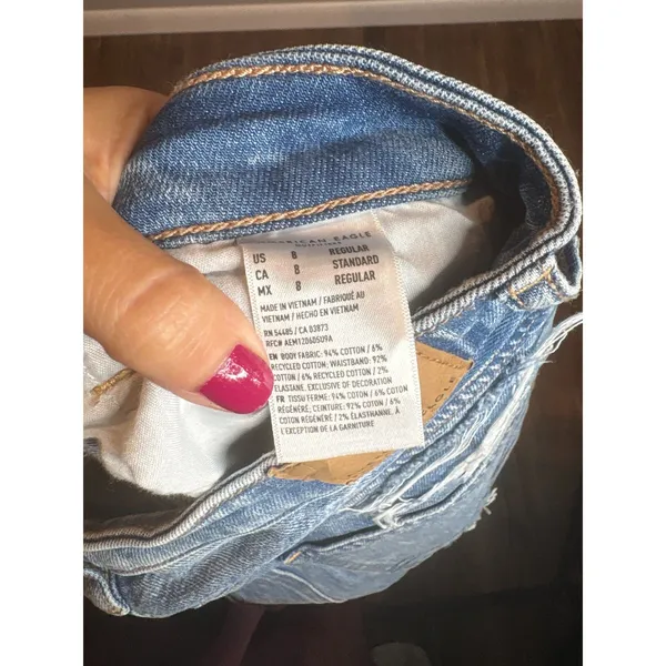 American Eagle distressed ripped Mom Jeans - Image 6