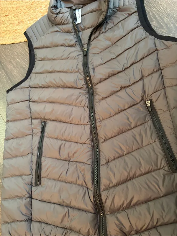Fabletics Taupe Quilted Puffer Vest - Image 3