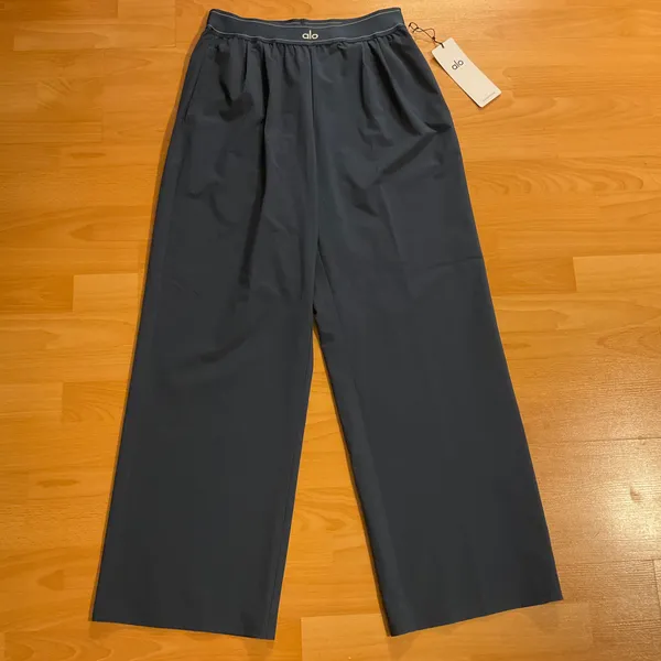 Alo Yoga Suit Up Trouser (Regular) Navy M - Image 2