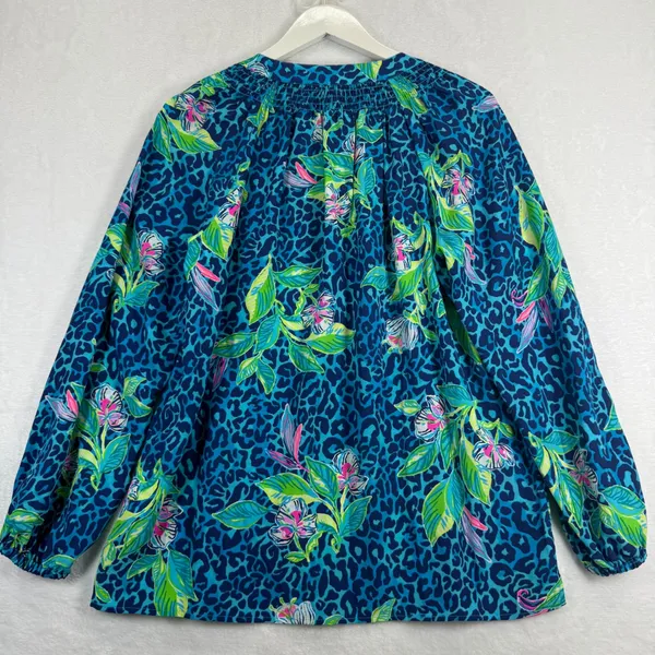 Lilly Pulitzer Elsa Blouse‎ Womens Medium Blue Silk Leopard Floral Smocked Top - Image 8