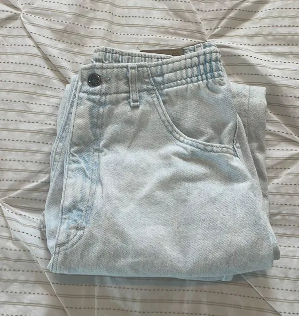 Vintage High-Rise Lee Jeans - Image 6