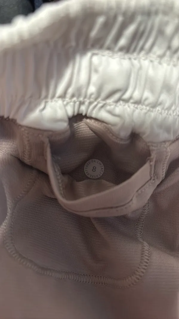 Lululemon Shorts Hotty 2.5" Penn State - Image 5