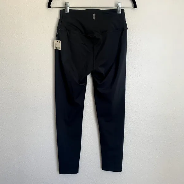 NWT‎ Free People Movement Wrap Lose Control Leggings in Gravel Stone Gray - Image 6