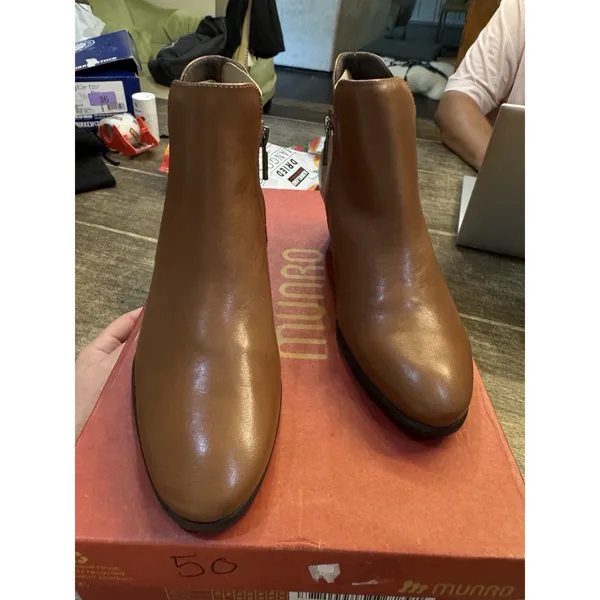 Munro Jackson Bootie in Cuero Leather Brown Size 7 Classic Side Zip - Image 4