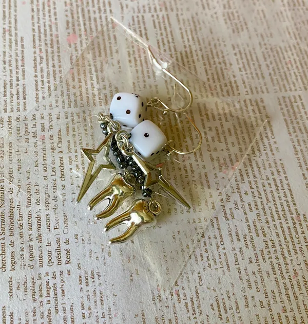 Handmade unisex Kawaii punk goth shiny teeth chain dangle earrings🦷✨💕 - Image 4
