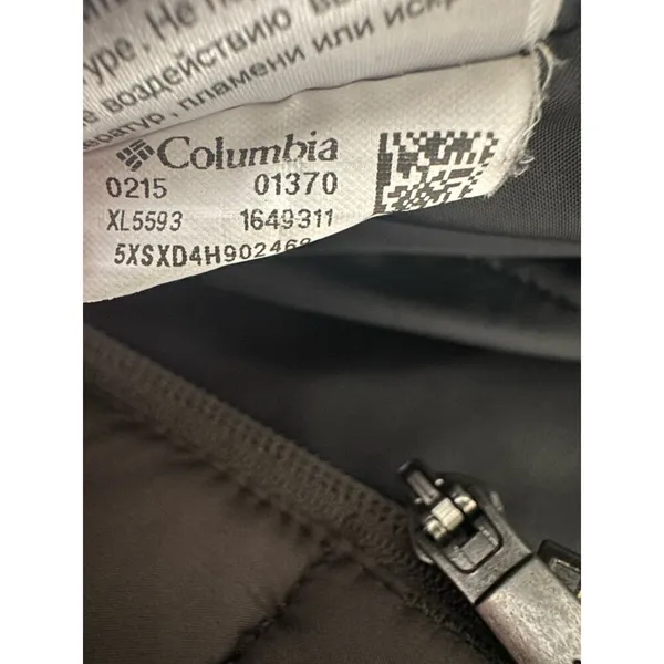 Columbia Women's Black Lightweight Puffer Jacket with Pockets and Logo Medium - Image 9