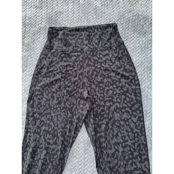 Lululemon Women's Aligh High Rise Jog Stretch‎ pants Color Black Gray Size 6 - Image 2