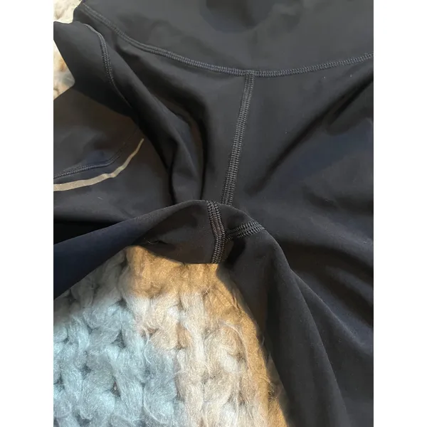 Lululemon base pace high-rise reflective crop 23 black size 2 - Image 4