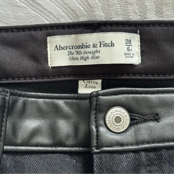Abercrombie & Fitch Mixed Fabric Ultra High Rise Ankle Straight Jean - Image 10