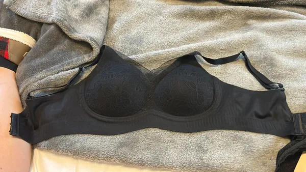 Black lace bra Size 32 D - Image 2
