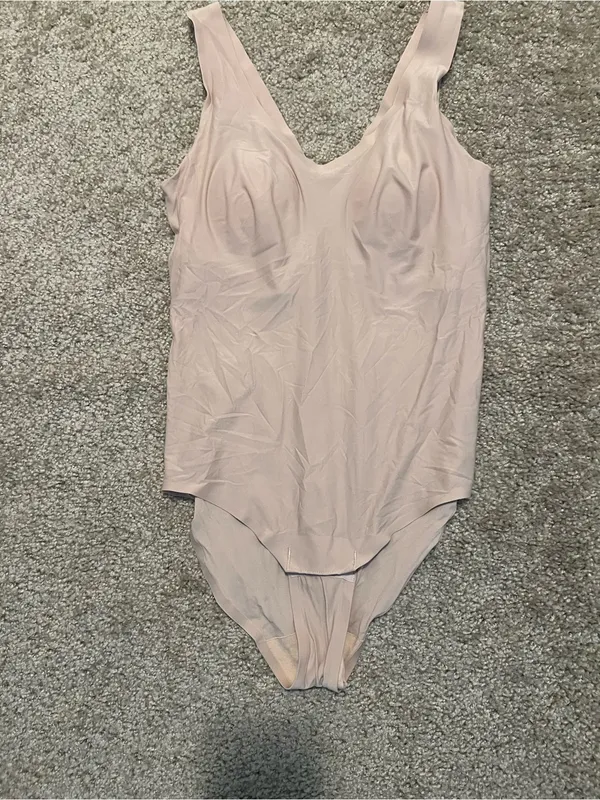 Chantelle smooth touch‎ nude bodysuit XS/S padded with snap closure - Image 3