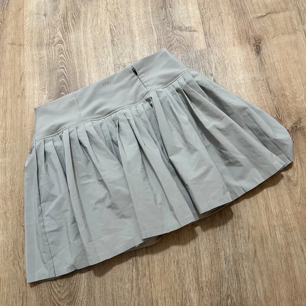 YPB x Abercrombie | Woman's Gray‎ Pleated Active Athleisure Skort Skirt, Size M - Image 2