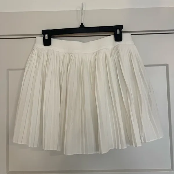 Old Navy White Pleated Tennis Skirt - Image 2
