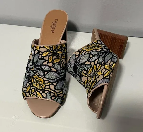 CROMA bintage LARA Yellow and Gray Floral Mules - Image 4