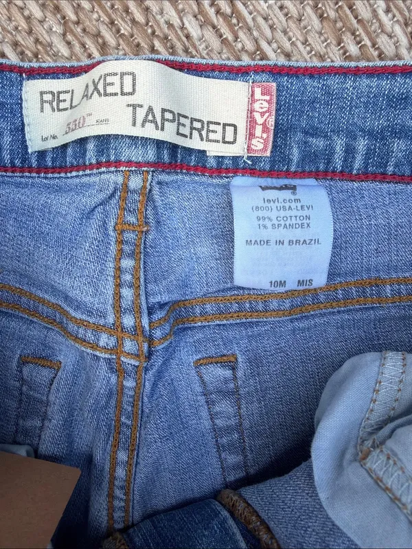 Levi 550 Relaxed High-Rise Women’s Jeans - Light Blue - Image 2