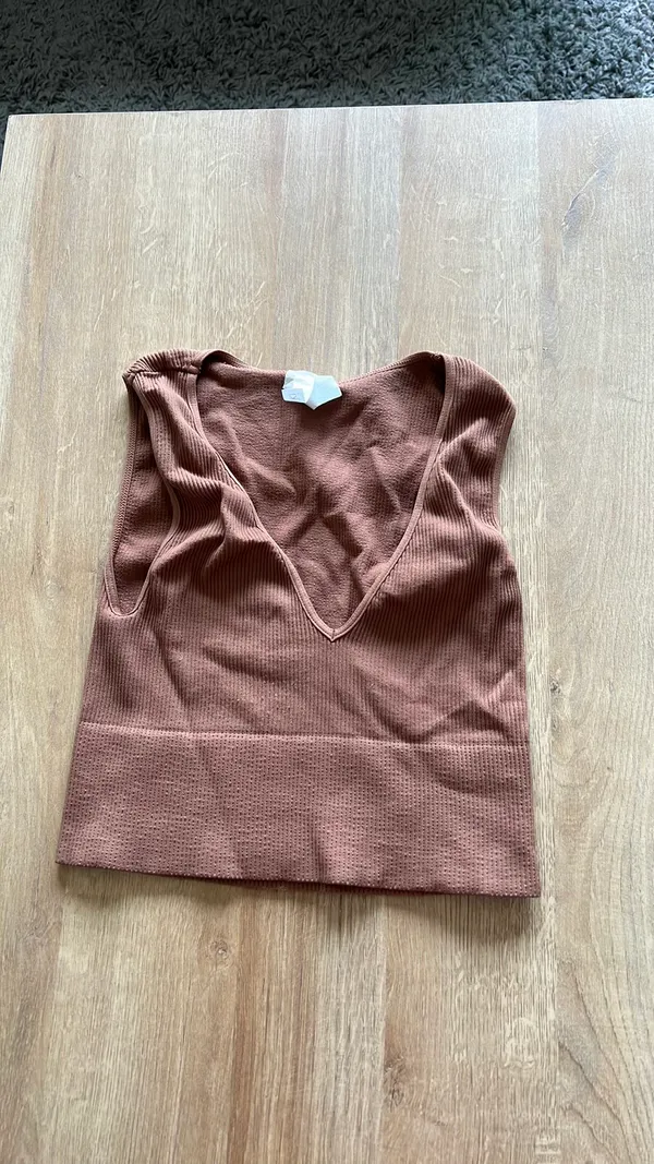 Pitaya cropped seamless v-neck top - Image 2