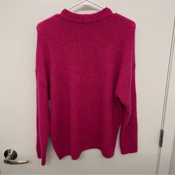 American Eagle Hot Pink Oversized Sweater - Image 4
