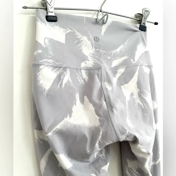 Lululemon Wunder Under High-Rise Tight 25" Flower Pop White Silver Lilac 2 - Image 6