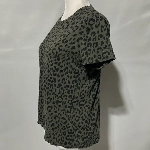Lucky Brand Animal Print Short Sleeve Crewneck T-Shirt Olive Green Size Medium - Image 6