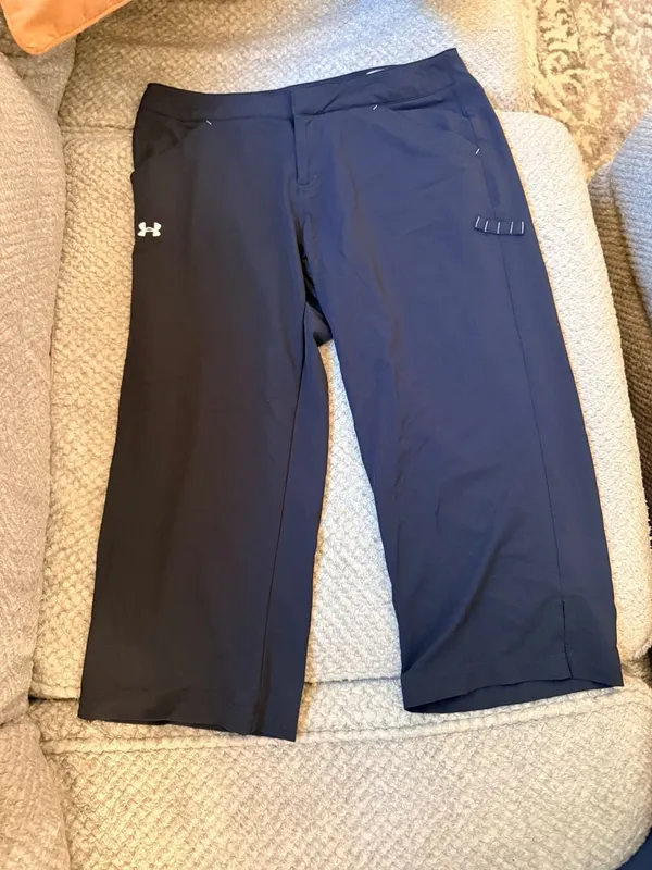 Womens Under Armour Performance Crop Athletic Pants Black Size 8 - Image 2