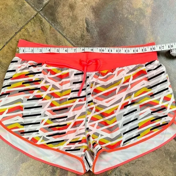 Fabletics Suva Run Shorts Large - Image 2