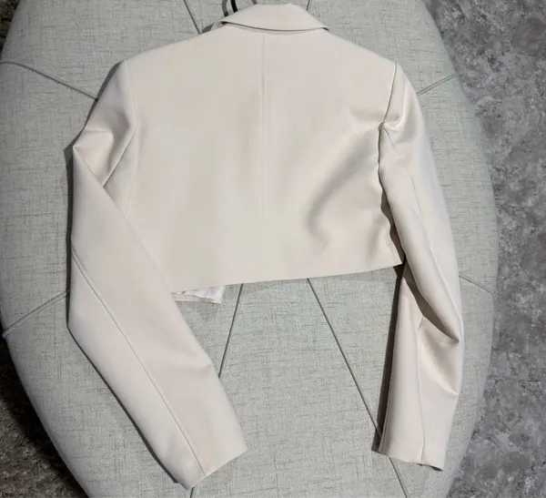 Zara Women's Elegant Cream Blazer - Image 3