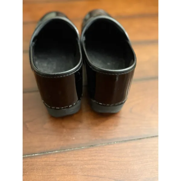 Patent black leather Dansko Pro‎ clogs - size 9 - Image 3