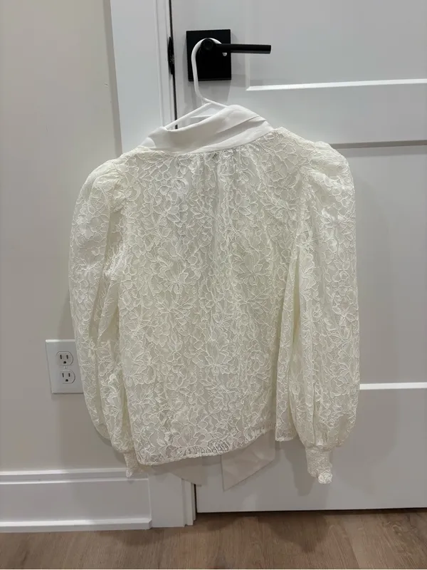 Alice + Olivia Cream Puff Sleeve Blouse Size Medium - Image 9