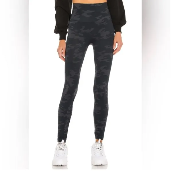 SPANX LOOK AT ME NOW BLACK CAMO LEGGING - Image 3