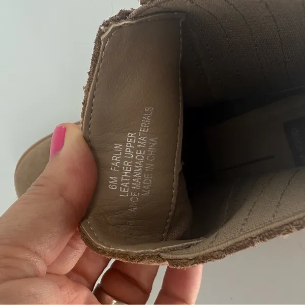 Dolce Vita Farlin Chelsea Bootie Ankle Boot Beige Brown Tan Suede Size 6 M EUC - Image 5