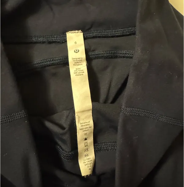 Navy Blue Lululemon Align pocket leggings 25” - Image 3